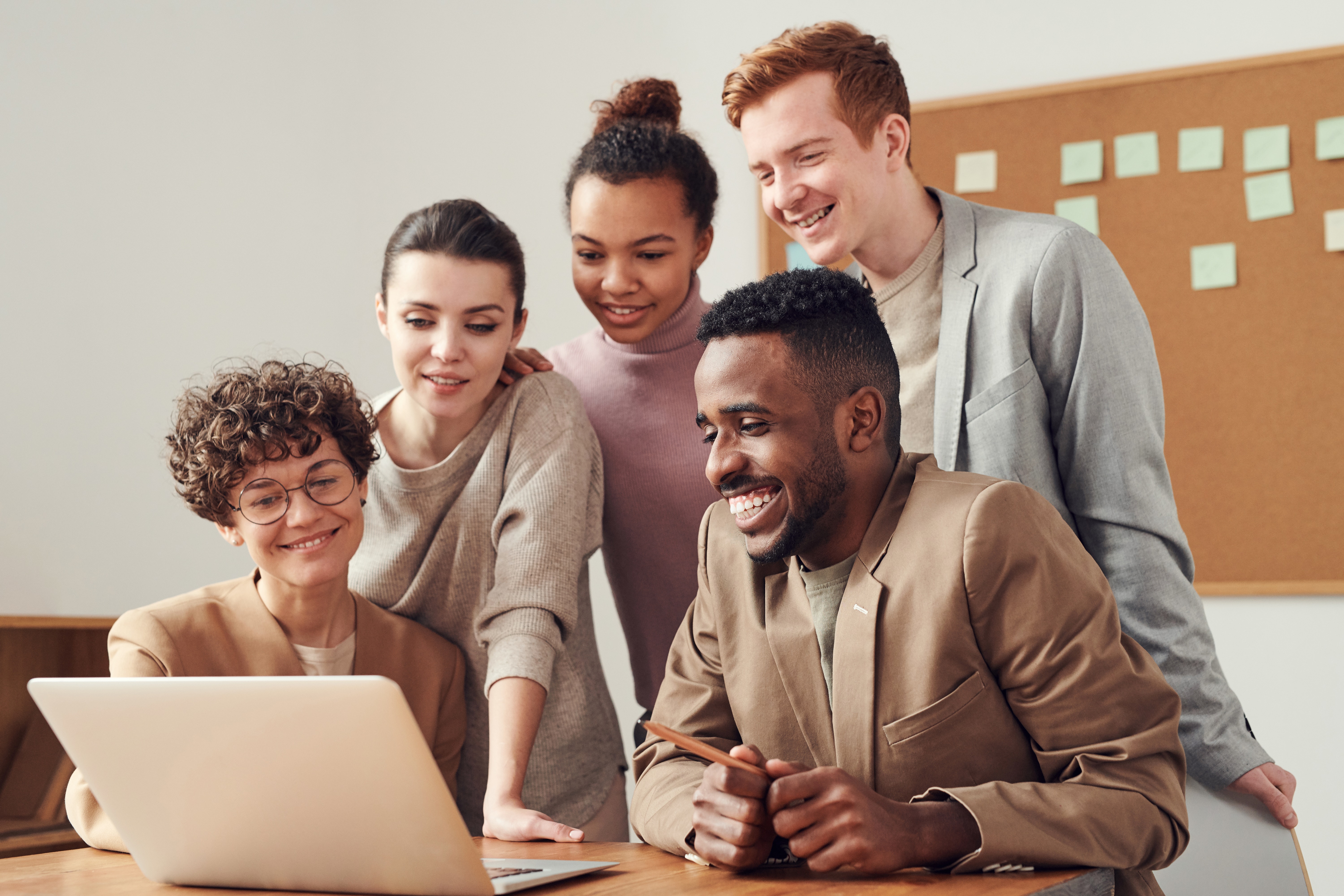 Des employés en rencontre